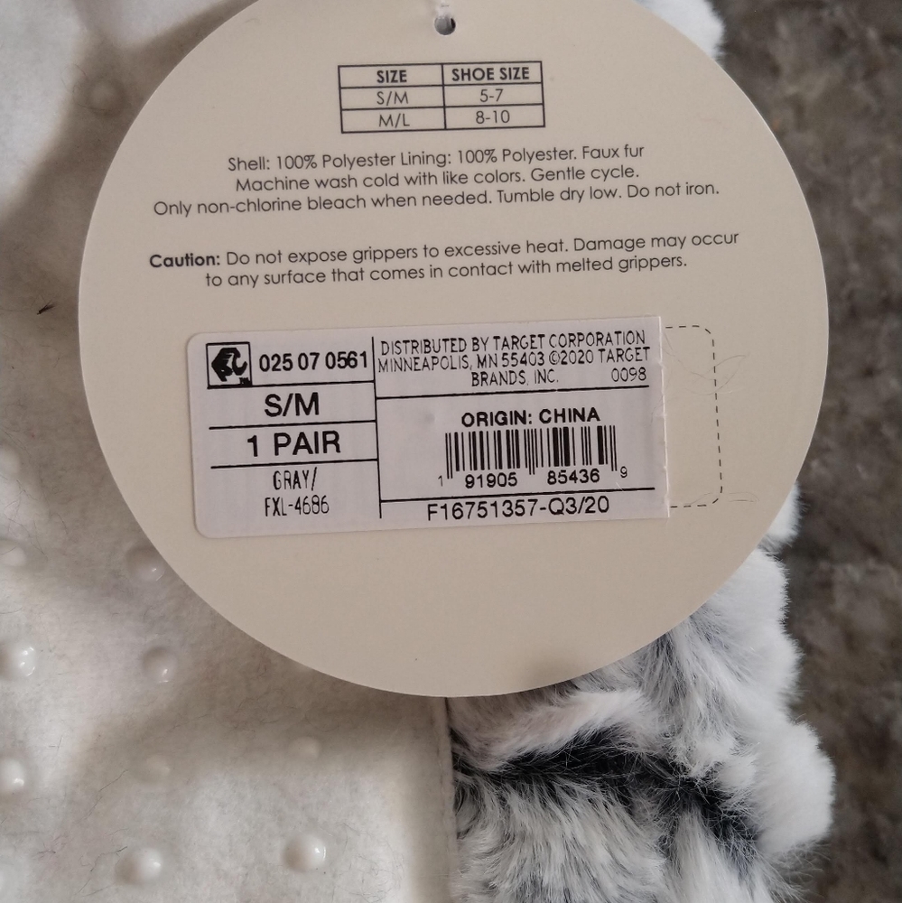 Fuzzy slipper booties - Picture 3 of 3
